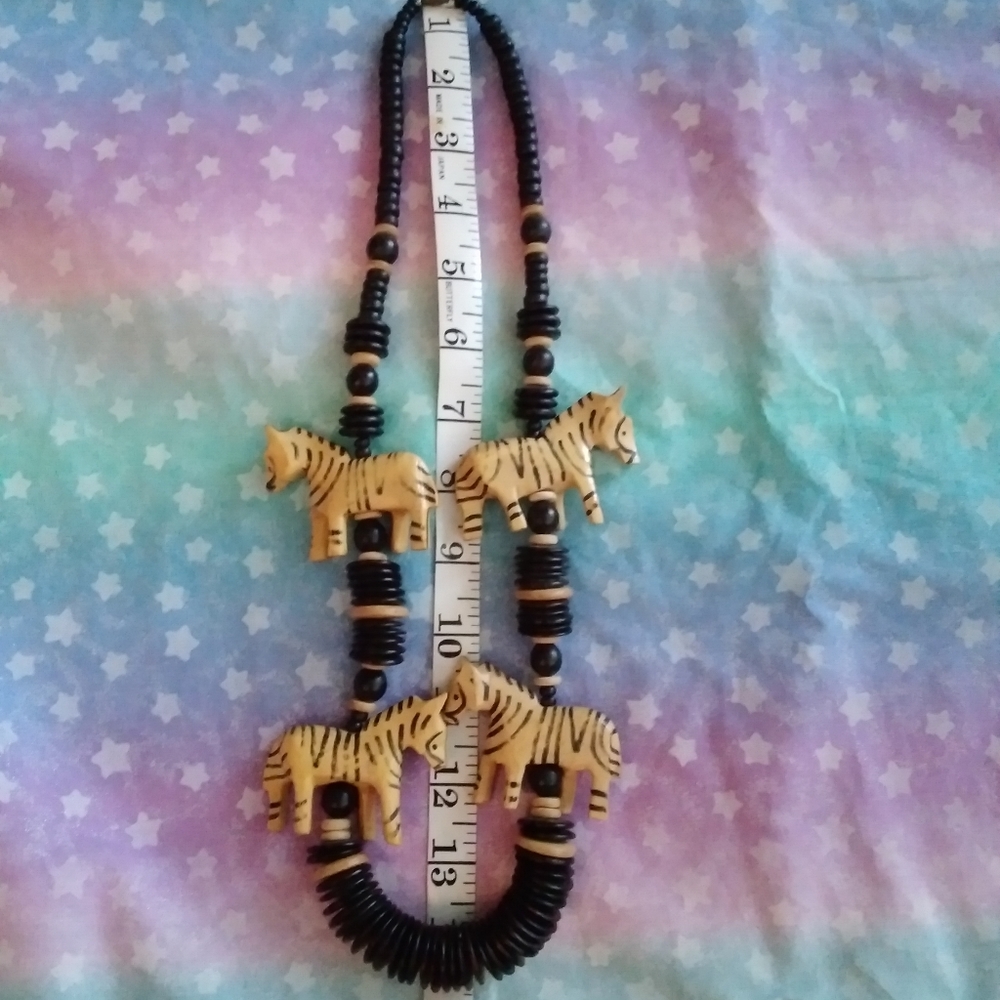 Vintage Chunky Natural Carved Zebra Necklace - Picture 7 of 10